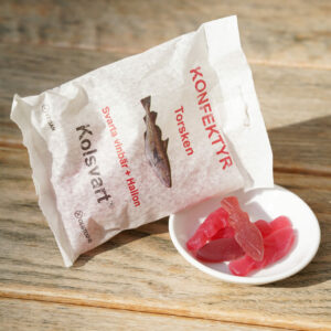 Svartvinbärs- och hallonkarameller "Torsken", Kolsvart